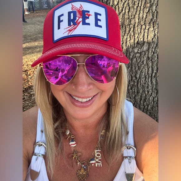 Meet your Posher, Michelle - Picture 2 of 5